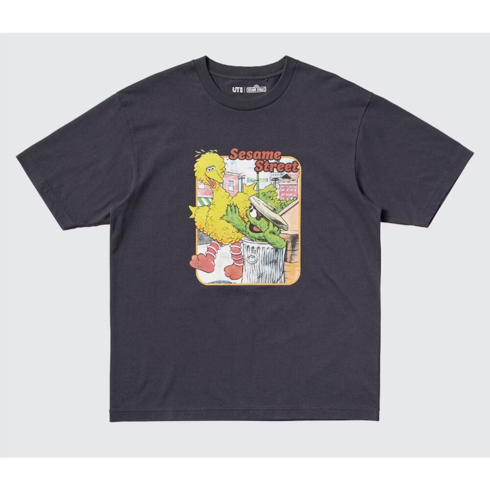Uniqlo Sesame Street Big Bird Oscar the Grouch UT Graphic T-Shirt in Dark Gray